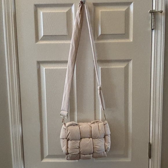 Quilted Cream Puffer Double Snap Purse Crossbody Bag Gold Trim Inside Pockets - Picture 9 of 9